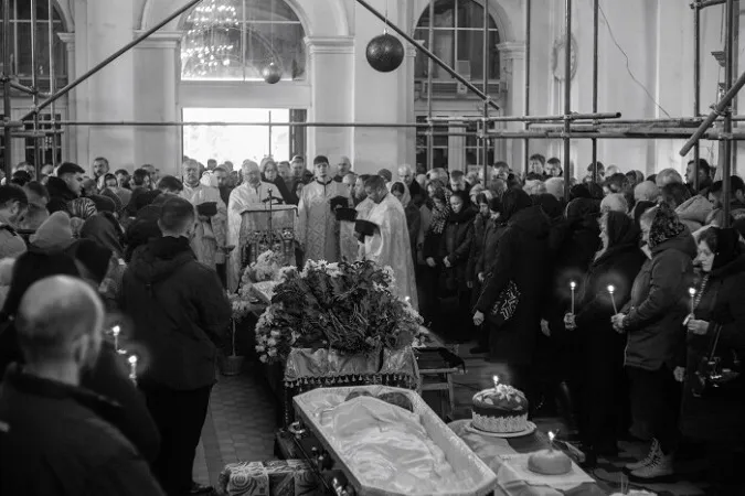 У Луцьку провели в останню путь захисників Артема Одінцова та Олександра Бортніка (фото)