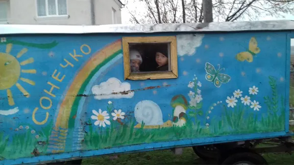 Не машиною або велосипедом: на Рівненщині дітей у садок возять каретою (фото)