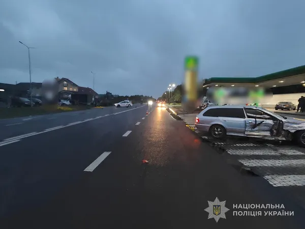 У жахливій аварії на заправці у Луцьку загинув мотоцикліст (фото)