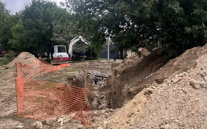 У Луцьку навпроти «Там Таму» замінюють труби за 8 млн грн