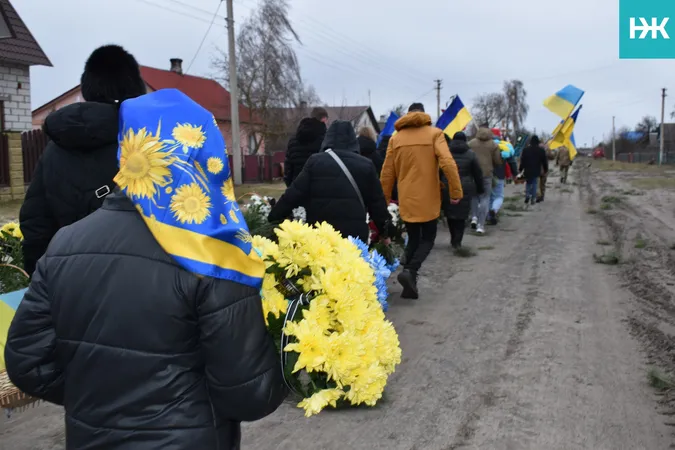 Без батька лишилися четверо дітей: на Волині попрощалися із воїном Володимиром Кушнериком (фото)