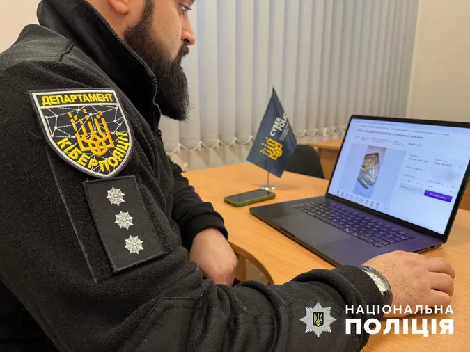 На Хмельниччині кіберполіціянти не дали продати артефакт, якому понад 1500 років (фото)