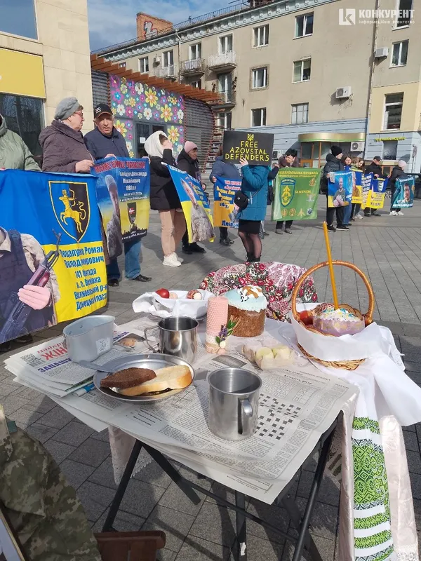У Луцьку накрили великодній стіл для полонених та безвісти зниклих (фото)