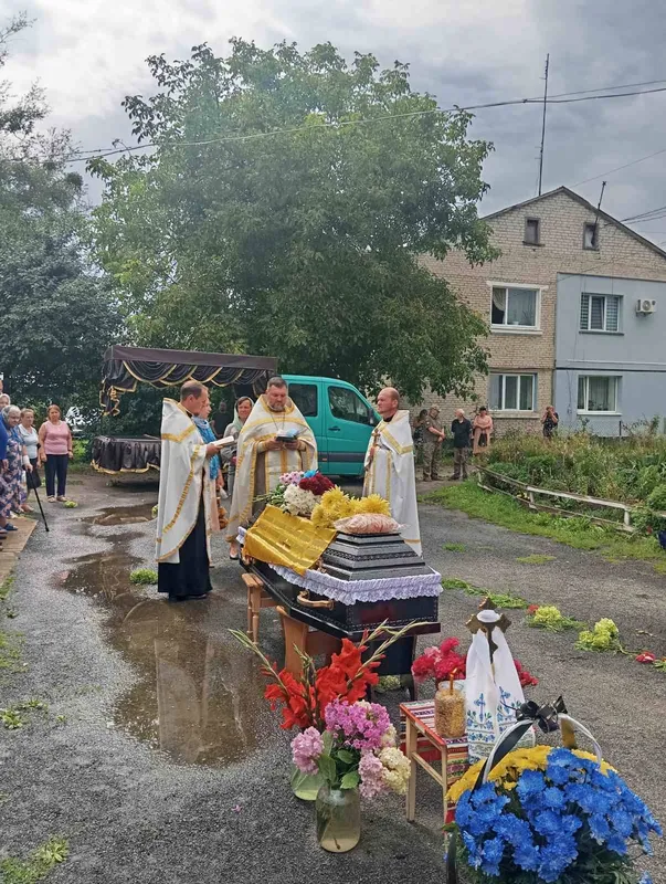 У Ратному попрощалися з полеглим захисником Максимом Плахотіним (фото)