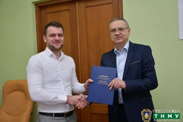 Син Роман поєднує медицину та наукову діяльність