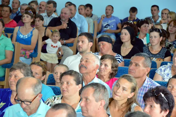 Радник Ігоря Палиці - Олександр Товстенюк, який вирішив сісти поближче до людей.
