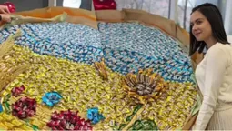 Жінка з України створила найбільший у світі букет із солодощів (відео)