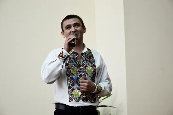 У Луцькому «політесі» чоловіки креативно привітали жінок (фото)