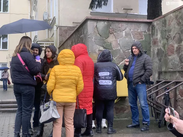 Перед початком бюджетних слухань у Луцьку повідомили про «замінування» міської ради (фото, відео)