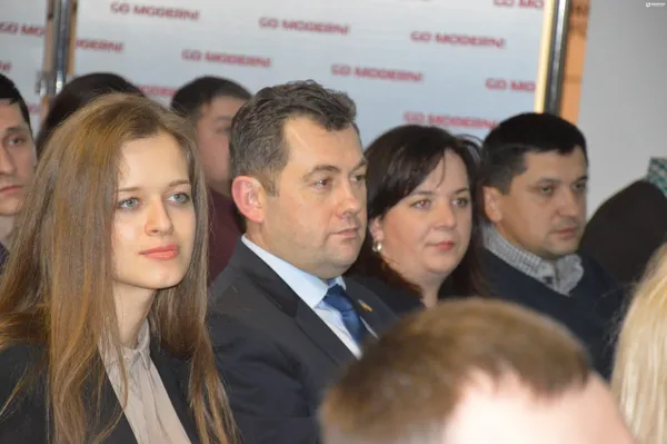 Ректор ЛНТУ та депутат облради Петро Савчук , декан факультету бізнесу ЛНТУ та депутат облради Надія Хвищун (праворуч)
