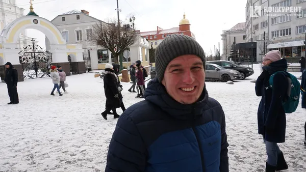 Свято єднання: у Луцьку розгорнули довжелезний стяг у День Соборності (фото, відео)