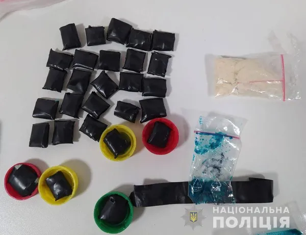 У Луцьку в 17-річного наркоторговця вилучили «товару» на 300 тисяч (фото, відео)