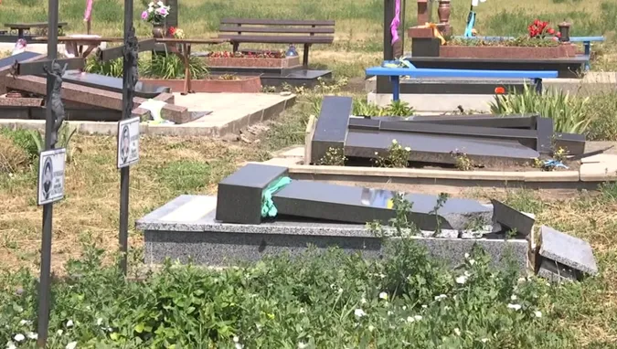 На Волині буревій вщент розтрощив цвинтар та людські хати (відео)