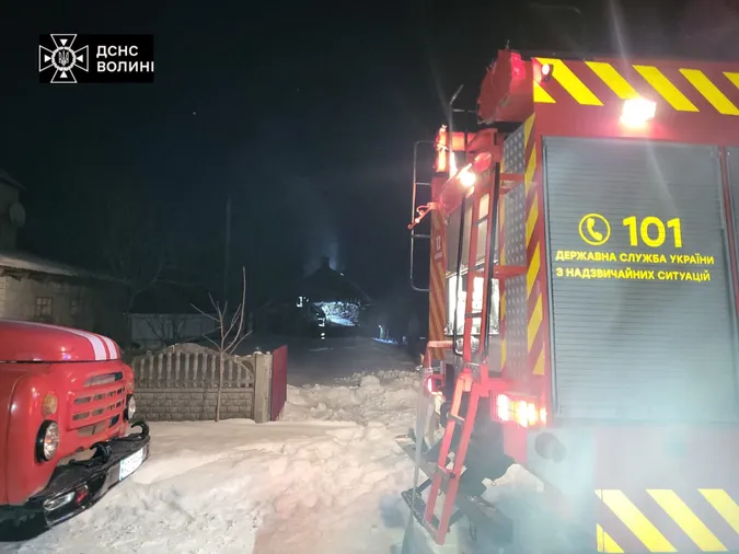 У Любешеві спалахнула господарська будівля (фото)