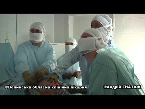 У волинській лікарні жінці пересадили зв’язки коліна, які вона пошкодила на полуниці (ВІДЕО)