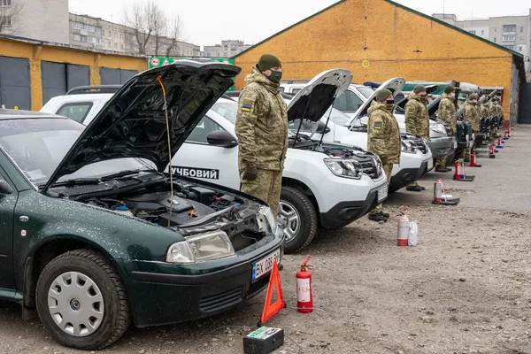 Службові автомобілі прикордонників їздитимуть на номерах нового зразка (фото)