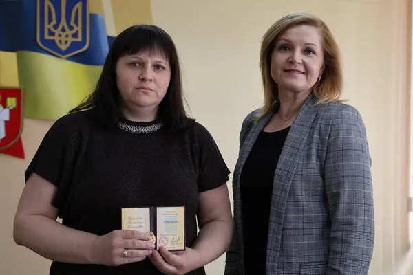 Президент присвоїв звання «Мати-героїня» дев'ятьом лучанкам (фото)
