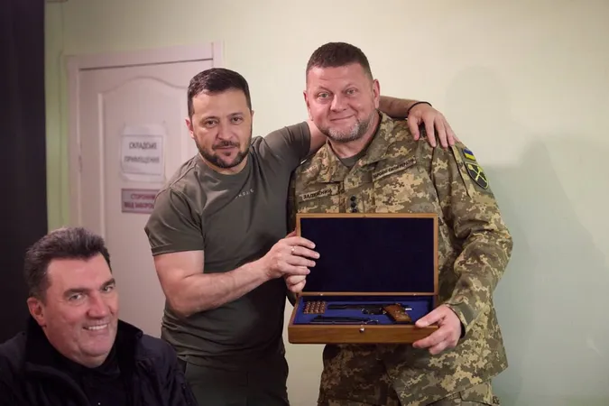 Зеленський привітав іменинників: Залужному подарував зброю, а Сирському – картину