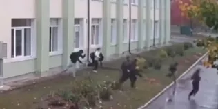 На Рівненщині діти втікали з вікна школи під час тривоги (відео)