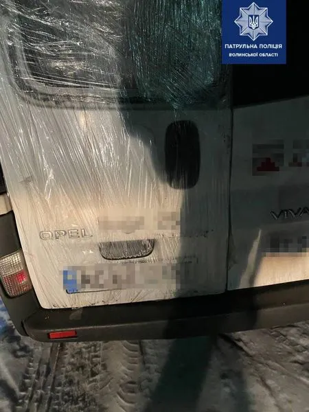 На Волині затримали бус з деревиною
