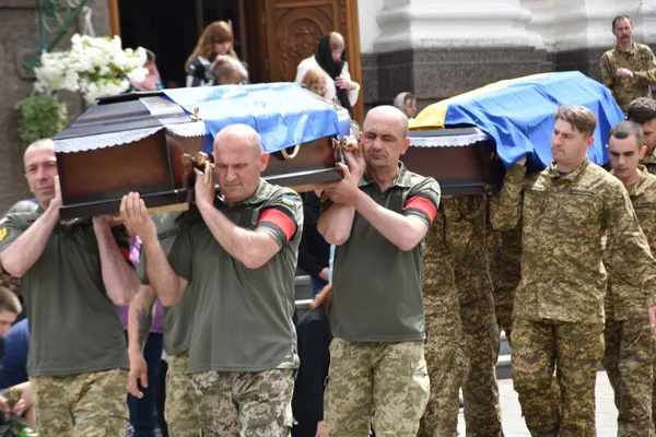 У Луцьку попрощались із Героями Андрієм Кравчуком та Романом Смалем (фото)