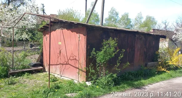 У Луцьку муніципали зноситимуть поштові скриньки, паркани, гаражі та сараї (фото)