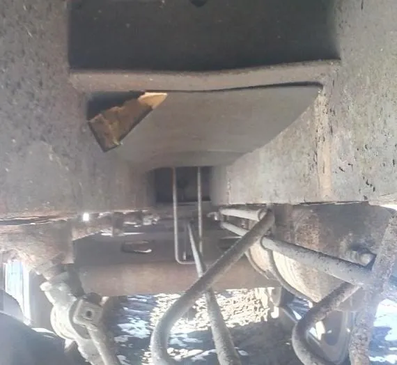 На Волині прикордонники знайшли під вагонами поїзда контрабандні цигарки