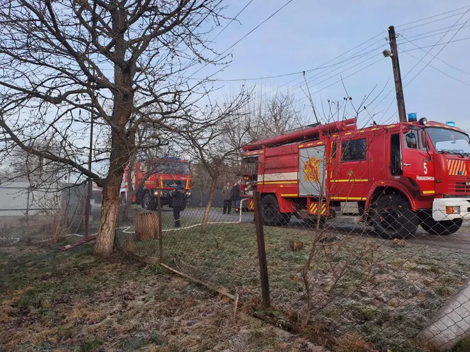 Горіли будівлі та комбайн: за добу на Волині сталися п'ять пожеж (фото)
