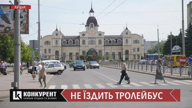 Не їздить тролейбус до Залізничного вокзалу: Володимир Пуц розповів, скільки триватиме ремонт (відео)