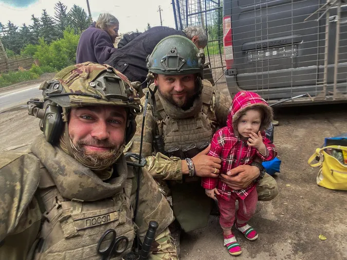 ❤️🩹Бійці волинської бригади врятували 2-річну дівчинку та її родину з прифронтового села