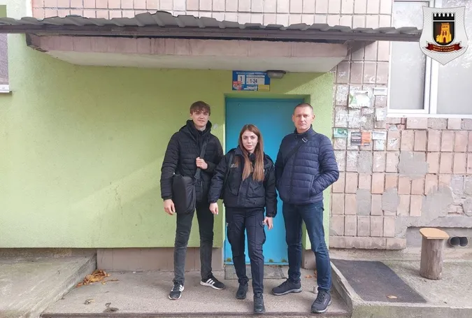 У Луцьку муніципали купили в жінки сурогат і оштрафували її за це (фото)