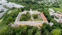 Старі мури, підземні ходи та привиди: які містичні таємниці приховує відомий замок на Волині (фото)
