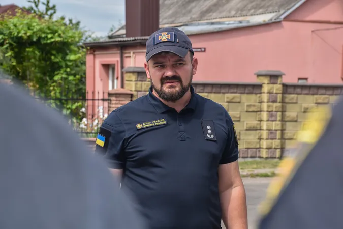 Волинські рятувальники поїхали розміновувати Донеччину (фото)