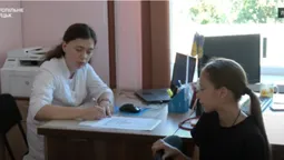 У Луцьку в поліклініках – ажіотаж: батьки поспішають оновити дані своїх дітей (відео)