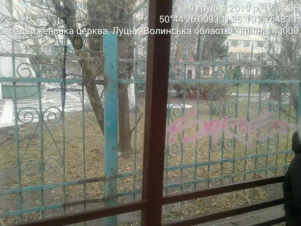 Луцькі муніципали знайшли порушення на зупинках громадського транспорту (фото)