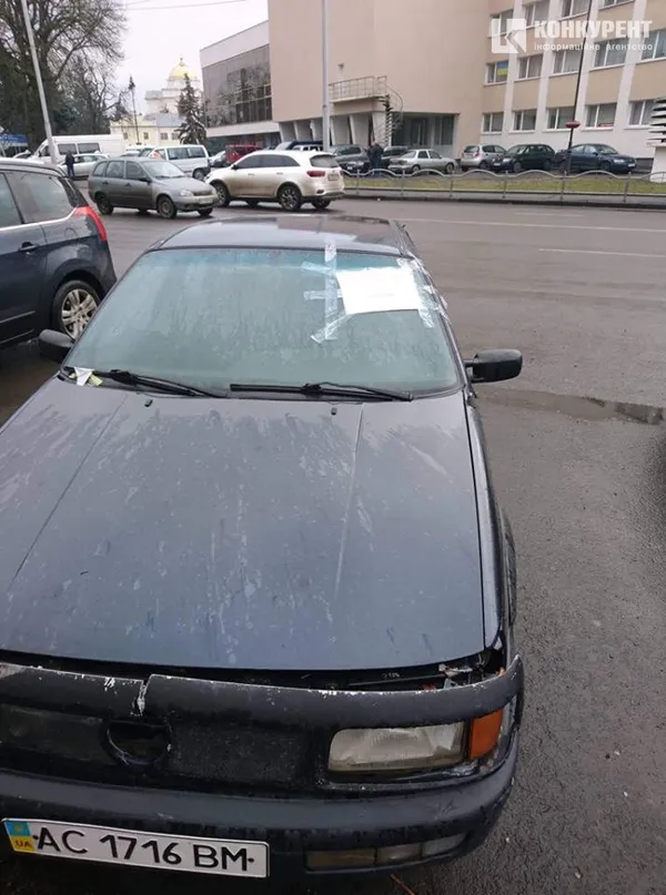 Із центру Луцька зникло «нічийне» авто (фото, оновлено)