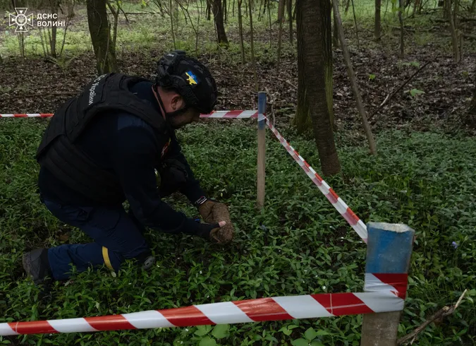 На Волині сапери «чистять» ліс від вибухонебезпечних предметів (фото)