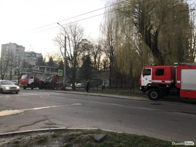 У Луцьку поблизу зоопарку загорілася церква (фото)