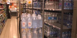 Літри води та продукти: чи є дефіцит через ажіотаж у магазинах Луцька