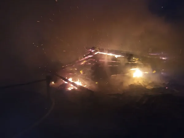 У Старовижівському районі горів будинок: загинули дві людини (фото, відео)