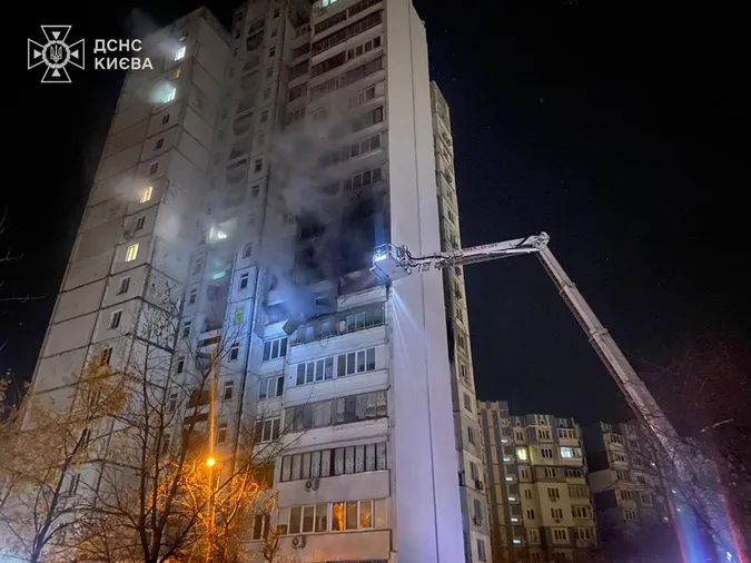 Троє загиблих, десятки будинків пошкоджені: наслідки масованої атаки на Київ