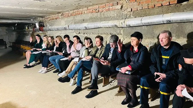 У Нововолинську засідання виконкому довелося провести в укритті (фото)