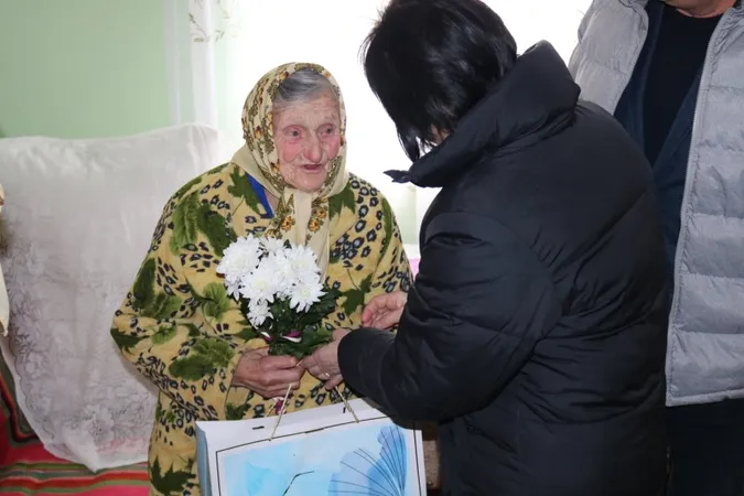 Життєвий шлях довжиною у 95 років: у Журавниках привітали поважну ювілярку