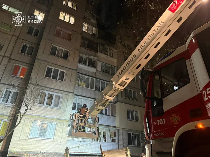 Троє загиблих, десятки будинків пошкоджені: наслідки масованої атаки на Київ