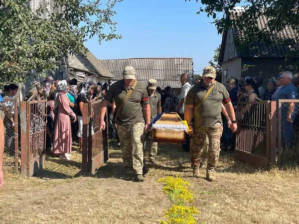 На Волині попрощалися із загиблим Героєм Миколою Перхуном (фото)