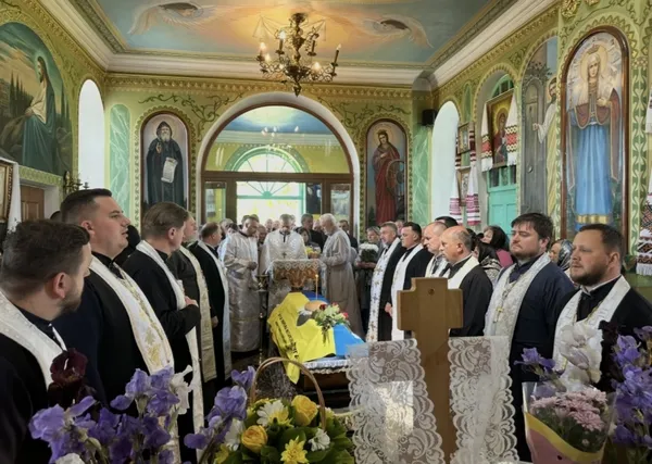 Вважався безвісти зниклим два роки: на Волині попрощалися з воїном Віктором Шоломом (фото)
