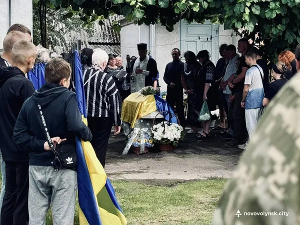 У Нововолинську попрощалися з молодим воїном Дмитром Потураєм (фото)