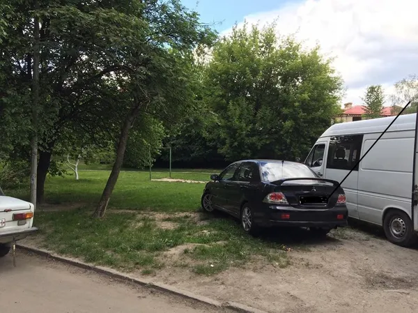 ...інколи навіть на газоні