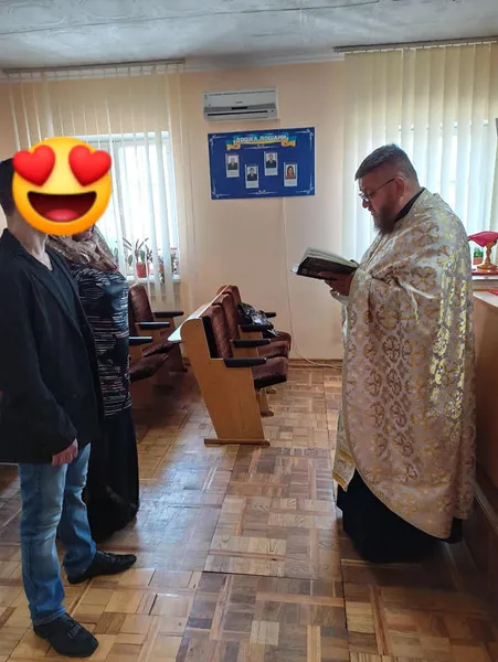 У Луцькому СІЗО повінчали молодят (фото)