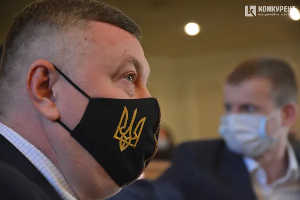 Із селфіками, масочками та невеличким скандальчиком на фінал: перша сесія Волиньради (фото)